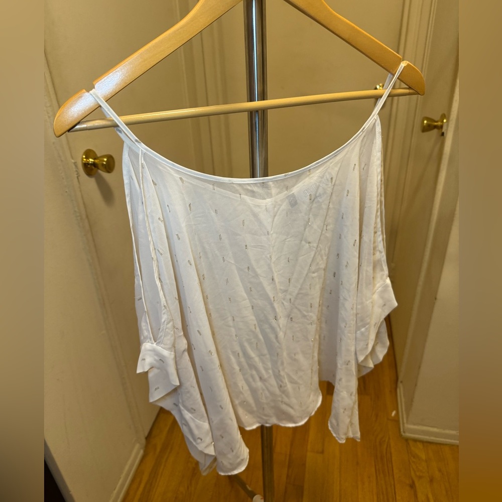 EUC Jennifer Lopez white and gold cold shoulder top. Size small.